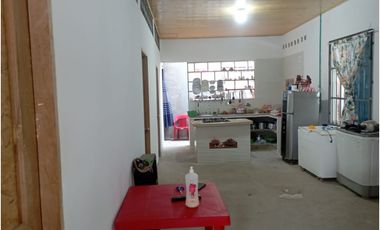 VENDO CASA CON LOCAL COMERCIAL BARRIO LAS NAVARRAS MARGEN IZQUIERDA