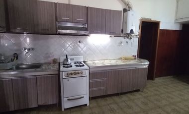 VENTA DE CASA EN ESQUINA CON TERRAZA, PATIO Y GARAJE + DTO 2 AM A TERMINAR. SE FINANCIA ! CONSULTE