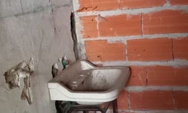 VENTA DE CASA EN ESQUINA CON TERRAZA, PATIO Y GARAJE + DTO 2 AM A TERMINAR. SE FINANCIA ! CONSULTE