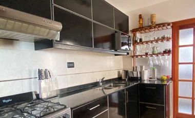 DEPARTAMENTO EN DUPLEX 5 AMBIENTES. LA PERLA.