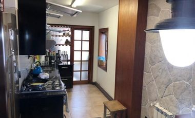 DEPARTAMENTO EN DUPLEX 5 AMBIENTES. LA PERLA.