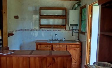 VENTA PARCELA  CON  CASA , ARBOLES FRUTALES Y PARRONALES