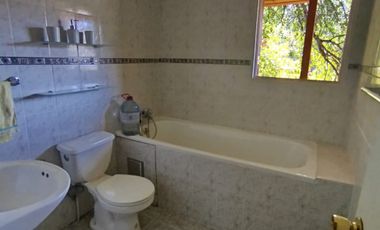 VENTA PARCELA  CON  CASA , ARBOLES FRUTALES Y PARRONALES