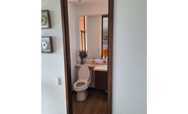 SE VENDE APARTAMENTO EN EL POBLADO LAS LOMAS 2 parqueadero doble