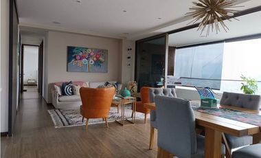 SE VENDE APARTAMENTO EN EL POBLADO LAS LOMAS 2 parqueadero doble