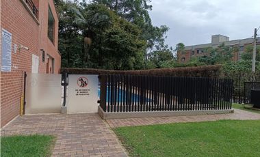 SE VENDE APARTAMENTO EN EL POBLADO LAS LOMAS 2 parqueadero doble