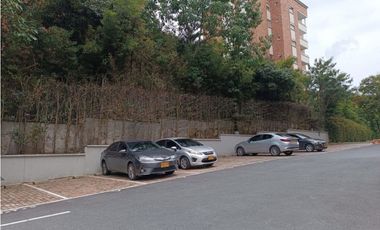 SE VENDE APARTAMENTO EN EL POBLADO LAS LOMAS 2 parqueadero doble