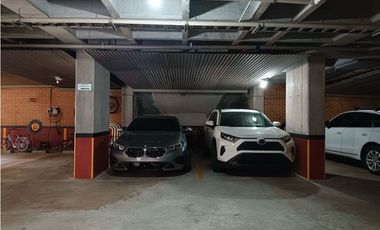 SE VENDE APARTAMENTO EN EL POBLADO LAS LOMAS 2 parqueadero doble
