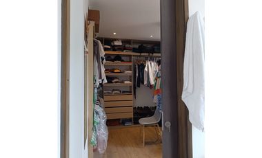 SE VENDE APARTAMENTO EN EL POBLADO LAS LOMAS 2 parqueadero doble