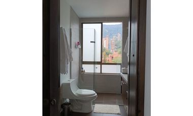 SE VENDE APARTAMENTO EN EL POBLADO LAS LOMAS 2 parqueadero doble