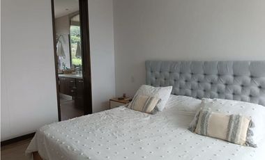 SE VENDE APARTAMENTO EN EL POBLADO LAS LOMAS 2 parqueadero doble
