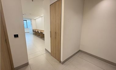VENTA OFICINA POBLADO LAS PALMAS AMOBLADA
