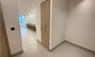 VENTA OFICINA POBLADO LAS PALMAS AMOBLADA