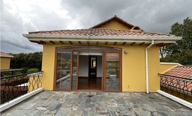 Arriendo Casa Esquinera en Cota, junto al Club Pueblo Viejo