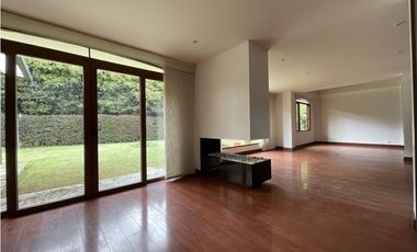 Arriendo Casa Esquinera en Cota, junto al Club Pueblo Viejo
