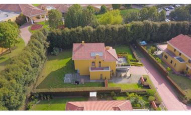 Arriendo Casa Esquinera en Cota, junto al Club Pueblo Viejo