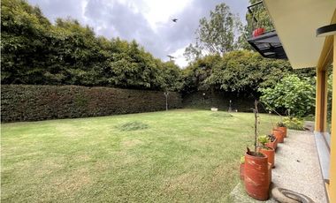 Arriendo Casa Esquinera en Cota, junto al Club Pueblo Viejo