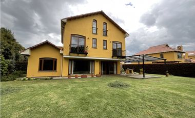 Arriendo Casa Esquinera en Cota, junto al Club Pueblo Viejo