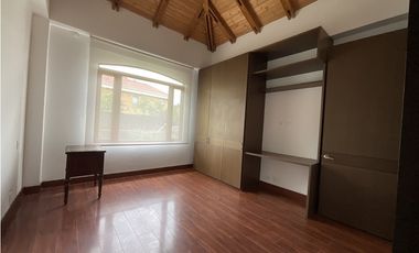 Arriendo Casa Esquinera en Cota, junto al Club Pueblo Viejo