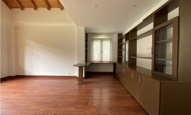 Arriendo Casa Esquinera en Cota, junto al Club Pueblo Viejo