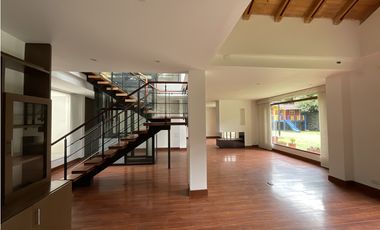 Arriendo Casa Esquinera en Cota, junto al Club Pueblo Viejo