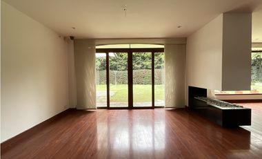 Arriendo Casa Esquinera en Cota, junto al Club Pueblo Viejo