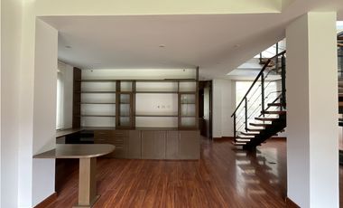 Arriendo Casa Esquinera en Cota, junto al Club Pueblo Viejo