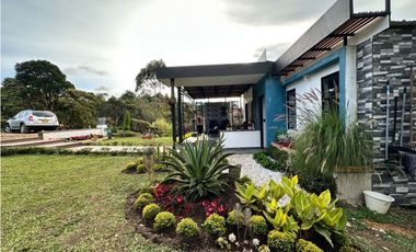 CASA CAMPESTRE EN PARCELACIÓN PRIVADA - GUATAPE