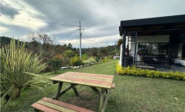 CASA CAMPESTRE EN PARCELACIÓN PRIVADA - GUATAPE