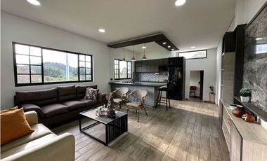 CASA CAMPESTRE EN PARCELACIÓN PRIVADA - GUATAPE