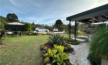 CASA CAMPESTRE EN PARCELACIÓN PRIVADA - GUATAPE