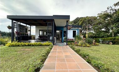 CASA CAMPESTRE EN PARCELACIÓN PRIVADA - GUATAPE