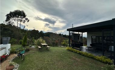 CASA CAMPESTRE EN PARCELACIÓN PRIVADA - GUATAPE