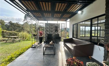 CASA CAMPESTRE EN PARCELACIÓN PRIVADA - GUATAPE