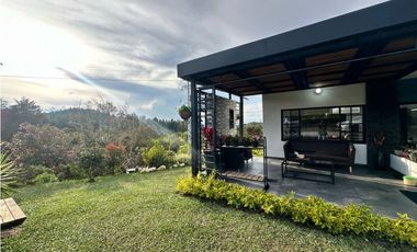 CASA CAMPESTRE EN PARCELACIÓN PRIVADA - GUATAPE
