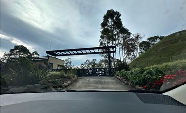 CASA CAMPESTRE EN PARCELACIÓN PRIVADA - GUATAPE