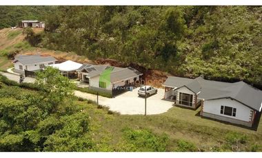Finca tipo Condominio con 3 Casas