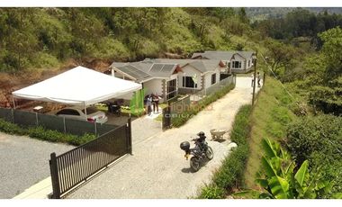 Finca tipo Condominio con 3 Casas