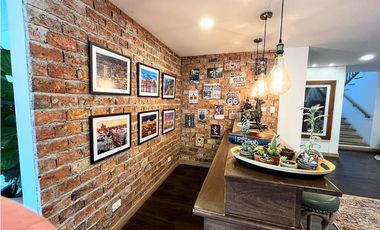 Venta de casa campestre en El Retiro, sector Carabanchel. 2 niveles.