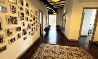 Venta de casa campestre en El Retiro, sector Carabanchel. 2 niveles.