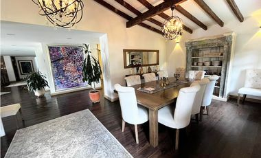 Venta de casa campestre en El Retiro, sector Carabanchel. 2 niveles.