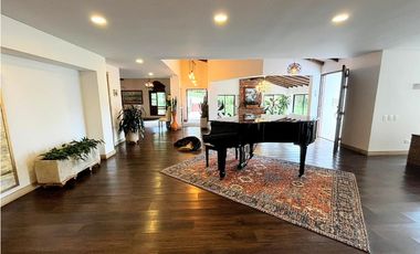 Venta de casa campestre en El Retiro, sector Carabanchel. 2 niveles.