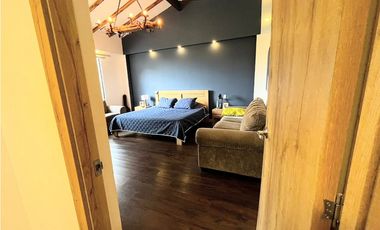 Venta de casa campestre en El Retiro, sector Carabanchel. 2 niveles.