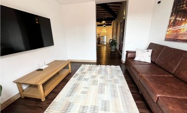 Venta de casa campestre en El Retiro, sector Carabanchel. 2 niveles.