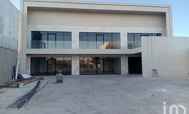 LOCALES RENTA SOBRE LAZARO CARDENAS, JARDINES DEL LAGO MEXICALI, BC