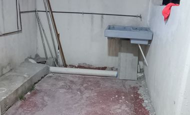 Se Renta Cuarto con baño privado y servicios luz,agua,gas,internet, solo UNA persona, en Sta.Úrsula