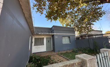 Casa con lote ideal Desarrollo inmobiliario multifamilar!  Berazategui