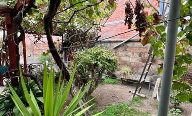 SE VENDE AMPLIA CASA CON PATIO