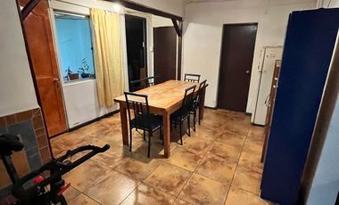 SE VENDE AMPLIA CASA CON PATIO