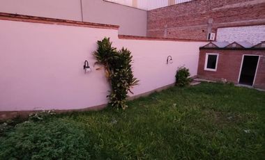 Casa con local en alquiler